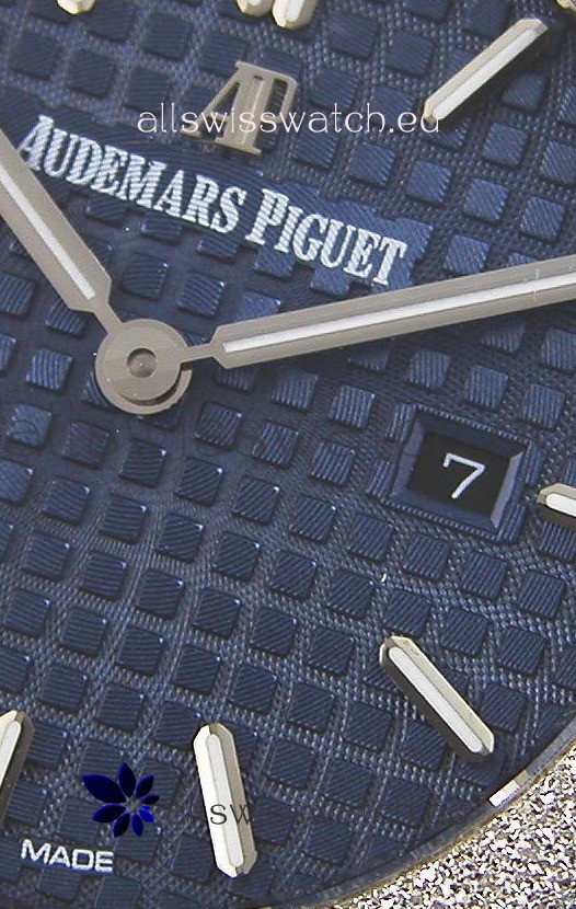 IMG_9081 Audemars Piguet Royal Oak Frosted White Gold QUARTZ Navy Blue 33MM - 1:1 Mirror Replica 5